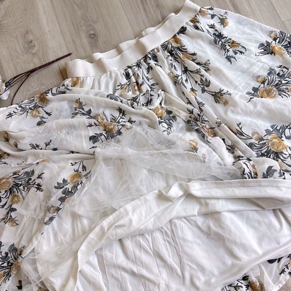 Torrid White Floral Mini Skirt - Picture 6 of 8